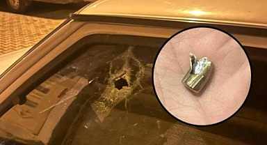 Mersin’de Park Halindeki Araca Yorgun Mermi İsabet Etti