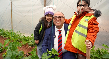 Minik Eller Toprakta Geleceği Yeşertiyor