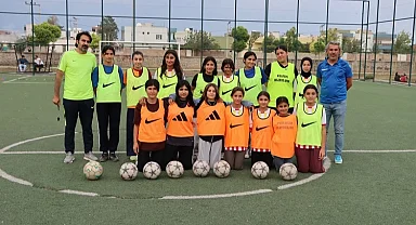 Mardinli genç kızlar sahada