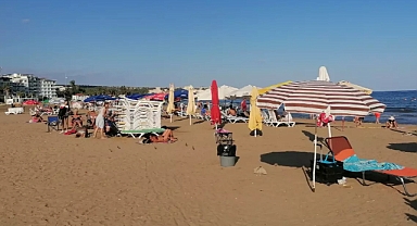 Erdemli'de Ekim'de Yaz Keyfi: Tatilciler Denizde