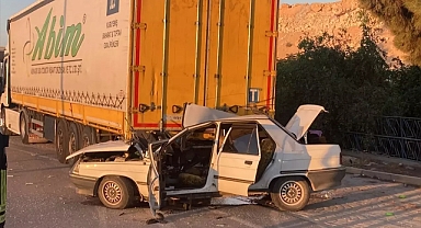 Erdemli'de Trafik Kazası: Otomobil Tıra Çarptı, Sürücü Hayatını Kaybetti