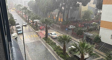 Edremit’te kuvvetli sağanak yağış etkili oluyor