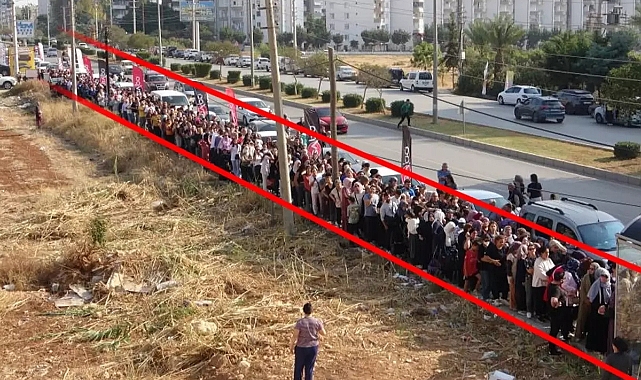 İndirim izdihamı: Haberi alan mağazanın önündeki kuyruğa koştu