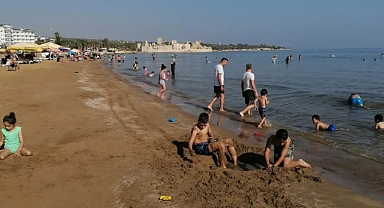 Kızkalesi'nde Kasım Keyfi: Sahiller Doldu Taşdı