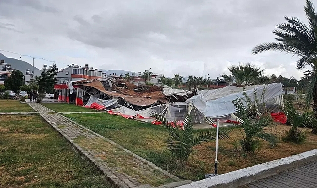 Mersin'de Hortumlar Zarar Verdi, Temizlik Çalışmaları Başladı