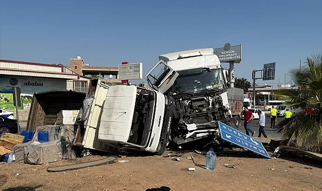 Mersin'de Tır ve Kamyon Çarpışması: 2 Yaralı