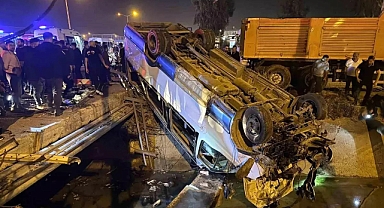 Mersin'de Yolcu Minibüsü ile Otomobil Çarpıştı: 10 Yaralı
