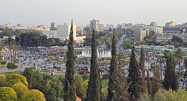 Suriye'de halk, ulusal birlik kutlamaları için meydanları doldurdu