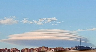 Gökyüzünde Nadir Görüntü: Erdemli'de Sabah Saatinde Mercek Bulut Kayda Alındı!