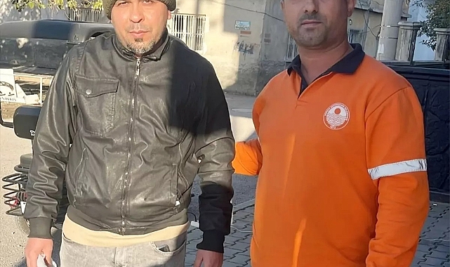 Mersin'de belediye çalışanının bulduğu para ve kimlik sahibine teslim edildi